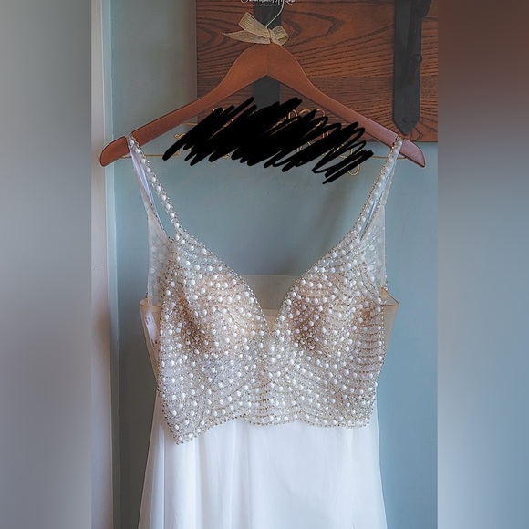 Elegant Pearl Embellished White Dress - www.ice4pros.com.br